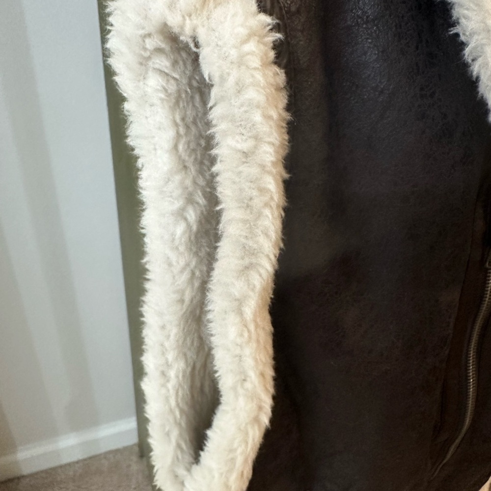 Aerie Cream Sherpa Lined Vest NWT - Picture 4 of 16